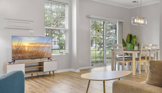 Golden! Sleeps 8/2.5 Bath Townhome