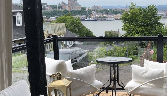 GOLDEN Suite 16 Guests Special Events Castle View