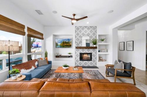 Golden Sunset- Saltwater Pool & Spa, Putting Green, Firepit, Gameroom