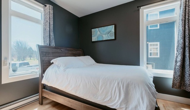 Golden Tide Cottage | 2 Bd, Panoramic Ocean Views