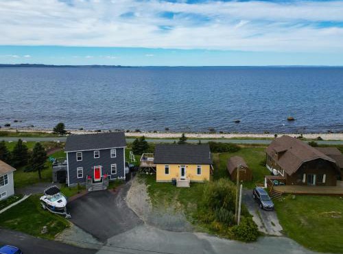 Golden Tide Cottage - 2 Bed 1 Bath - Panoramic Ocean Views