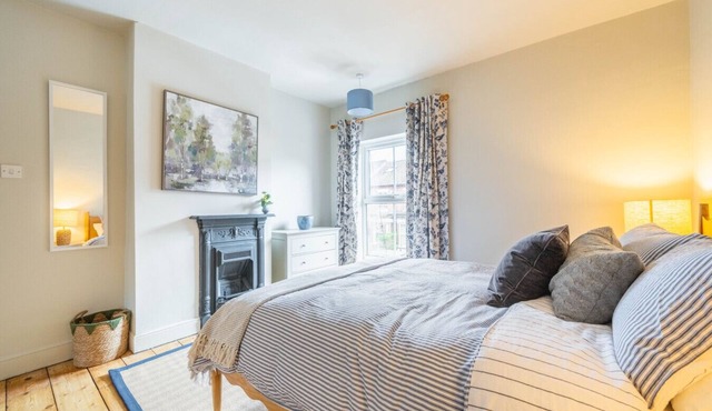 Golden Triangle 2 bed + Garden + Parking