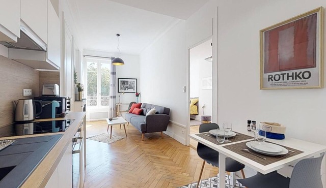 Golden Triangle - 40m² - 1 quiet and bright bedroom