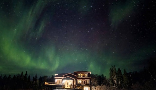Golden View House · Spacious Mountain Retreat- Hot Tub, Beautiful View