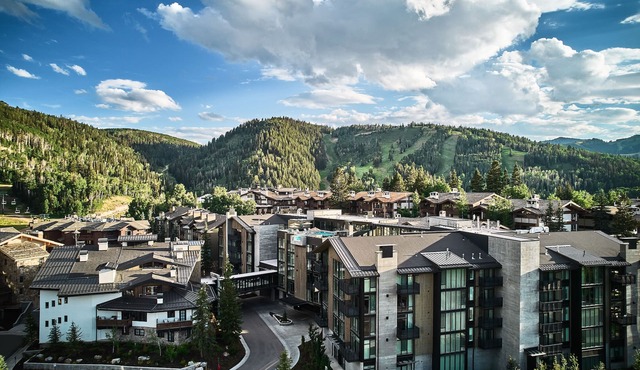 Goldener Hirsch, Auberge Collection