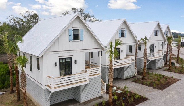 "Goldeneye” (3021 Southerly Way) 2 person creekside bungalow at Kiawah River