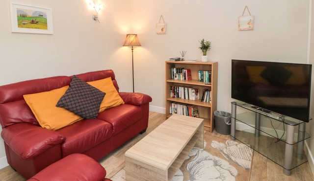 GOLDFINCH, country holiday cottage, with a garden in Haydon Bridge