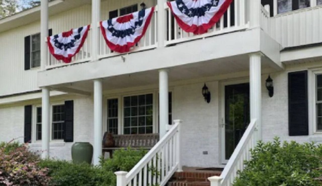 Goldfinch Room - The Birdnest Inn