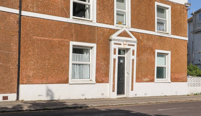 GOLDHURST APARTMENT, pet friendly, with open fire in Hastings
