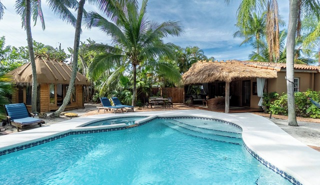 Golf 5-min Drive I Fully Stocked I Double Lot