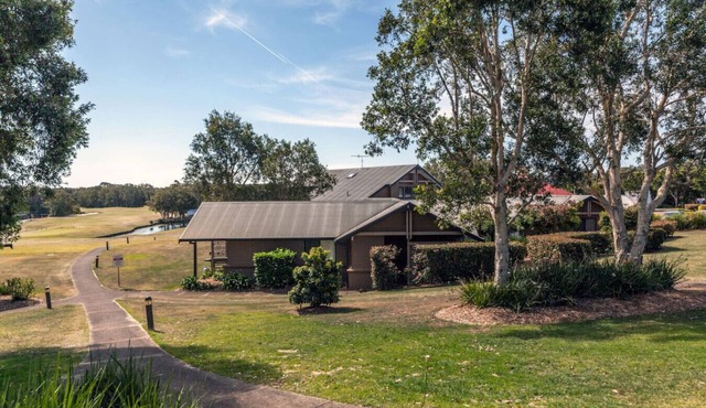 Golf & Beach Bliss: Book Direct in Salamander Bay