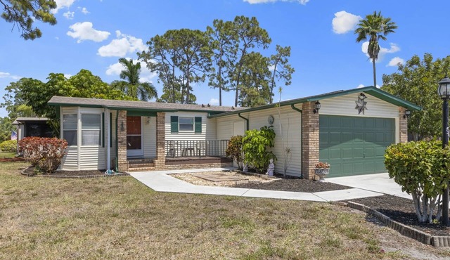 Golf & Beach Getaway Home 2/2 with Golf Cart