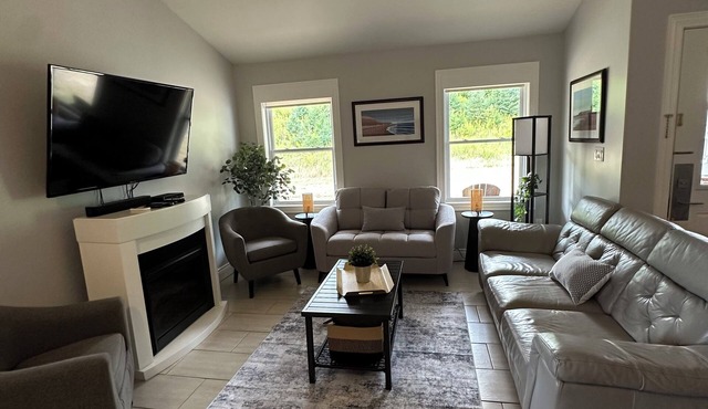 Golf, Beach & Great Local Eats! This condo unit is minutes is away from it all.