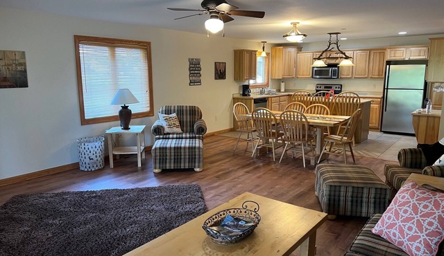 Golf Cart available! Gorgeous Golf & Lake Condo with heated pool