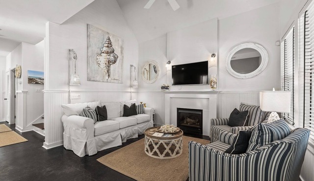 Golf Cart! Grill! Screened Porch! 2-5 Blocks from Beach!