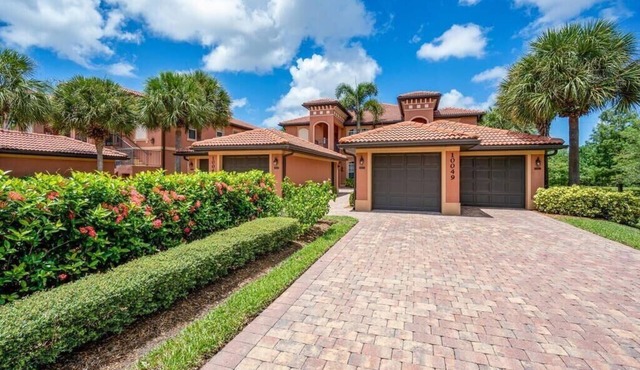 Golf Cart Included, Golf Clubs Included, New Waterfall countertops