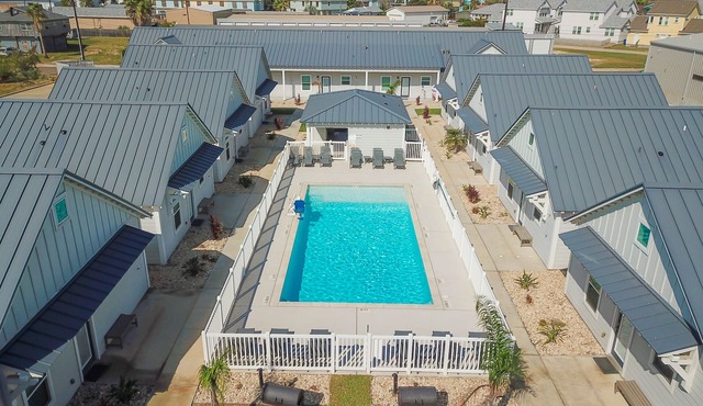 Golf Cart Included, Shared Pool, Parking for 1 Vehicle, Pet Friendly