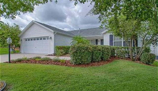 GOLF CART MINUTES TO LAKE SUMTER 3 FULL BEDROOMS
