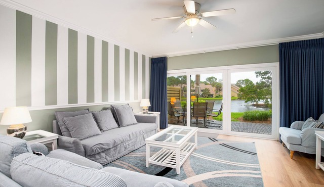 Golf cart, newly renovated villa, pet friendly!