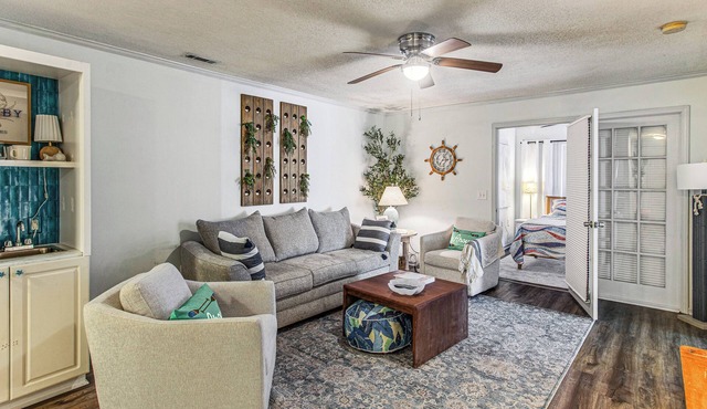 Golf Cart & Pool Access! Condo in Myrtle Beach