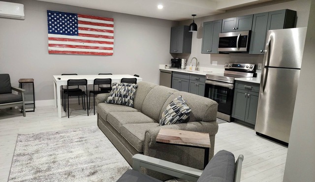Golf Close to lakes. 2 bedroom, 2 bath. Sleeps 6 Pool.