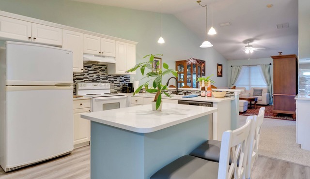 Golf Course Community Home Near Springs & Swimming