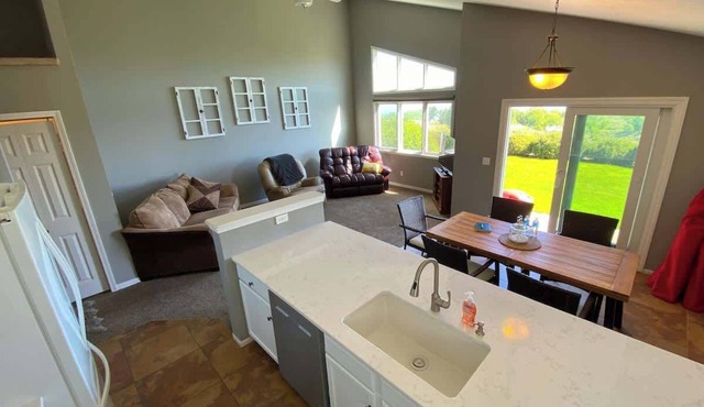 Golf Course Condo w/Loft on Bayside at Lake Mac!