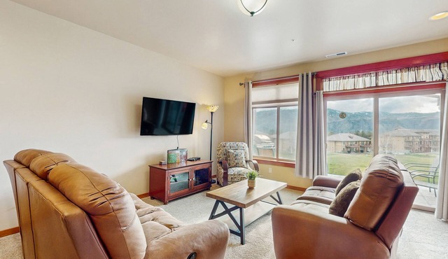 Golf course condo with furnished patio - walk to dining