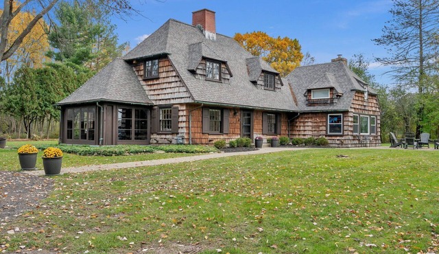 Golf Course Cottage that sleeps 8