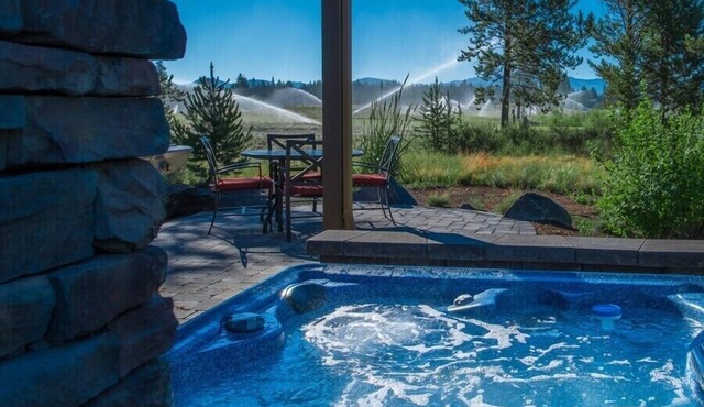 Golf Course Escape with A/C, Hot Tub & BBQ Grill