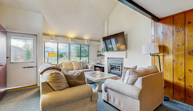 Golf course-front condo with loft, indoor & outdoor pools, hot tub, & game room