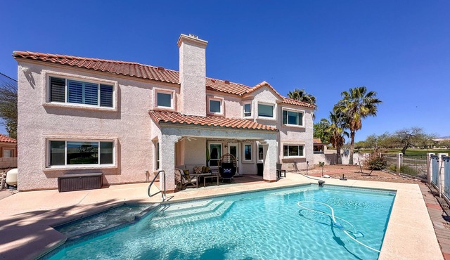 Golf-course-front home with private pool, spa, terrace & mountain view