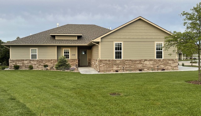 Golf Course Getaway! Right on Sand Creek Golf Course, Newly Built