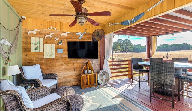 Golf Course Getaway w/Private Pool in Chatsworth!