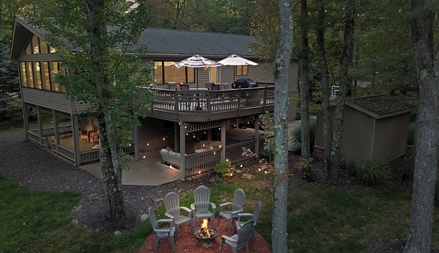 Golf Course Getaway: XL Cabin w/Hot Tub, Pools, Beaches, Game Room, King Bed