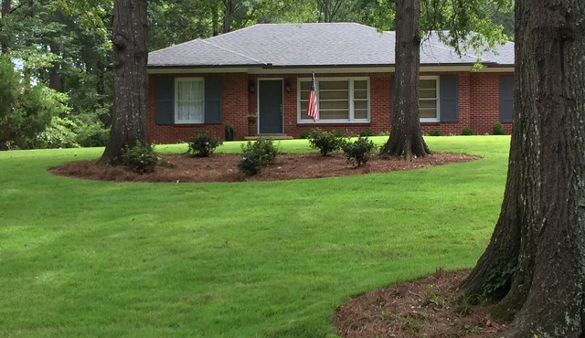 Golf course guest home convenient to Oxford, lakes and entertainment