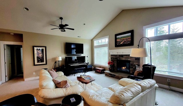 Golf Course home sleeps 6