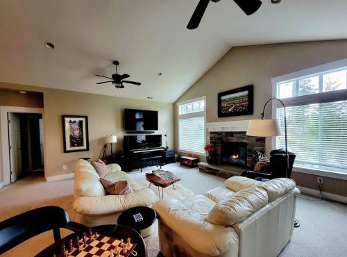 Golf Course home sleeps 6