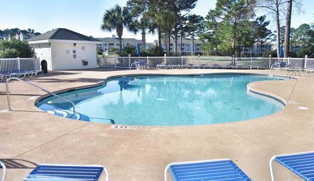 Golf Course & Pool View in the Heart of Myrtle Beach, SC-Magnolia Pointe