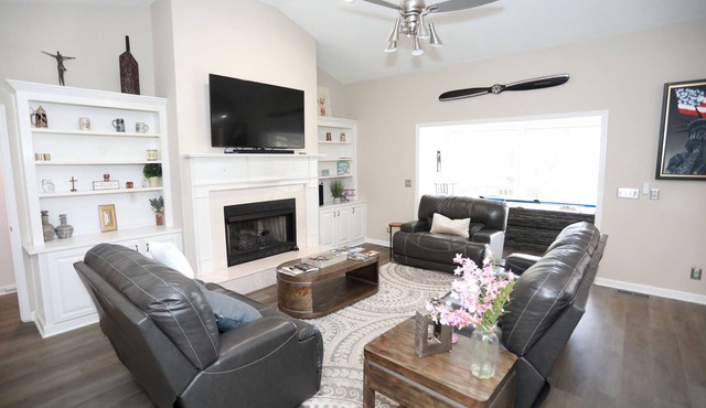 Golf Course Retreat w/Sunroom, Pool Table & Patio