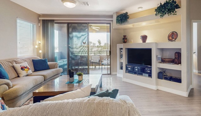 Golf course-view getaway with WFH desk, pool, hot tub, gym access