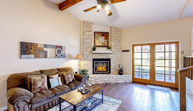Golf course-view home with yard, grill, AC, & W/D - dog-friendly