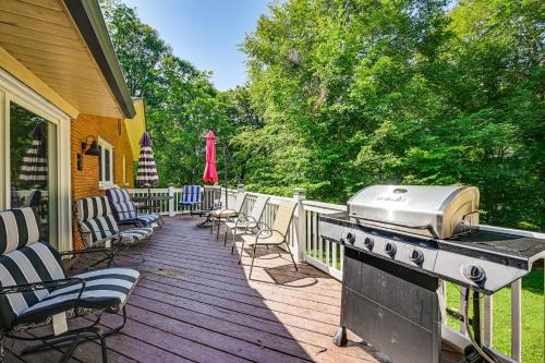 Golf Course Views and Games Galore - Vine Grove Gem!