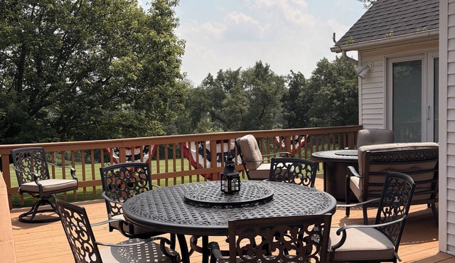 Golf Course Views & Family Fun – Large Apple Canyon Lake Vacation Home