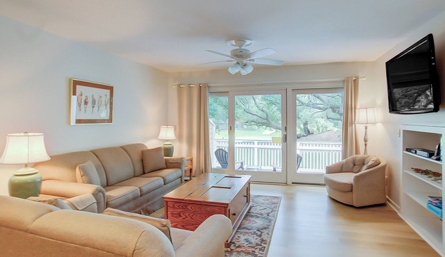 Golf course villa with pool & tennis access - walk to the ocean beach!