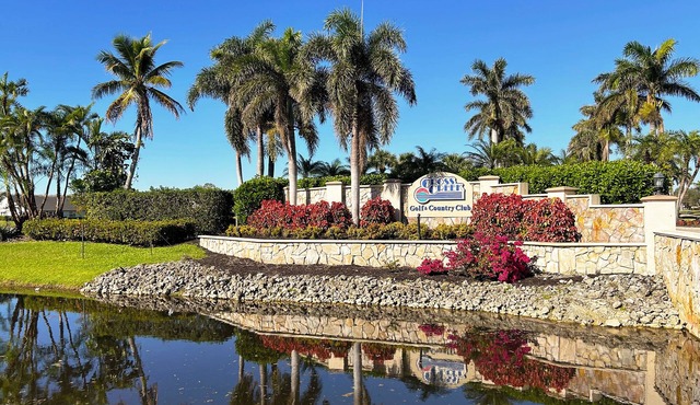 Golf Cross Creek! NICE condo in the heart of Fort Myers.