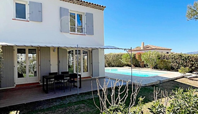 Golf de Pont Royal Villa des Alpilles climatisée 3 chambres Piscine chauffée Parking et Garage