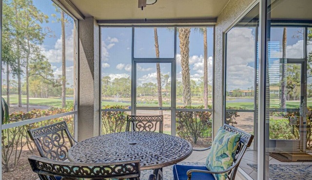GOLF ENTHUSIASTS? PRESTIGIOUS VANDERBILT COUNTRY CLUB, 2 BED-2 BATH + DEN HOME