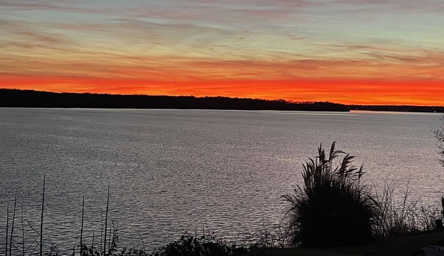 Golf, fish, & Relax! Wilson Lake incredible views from atop the bluff!