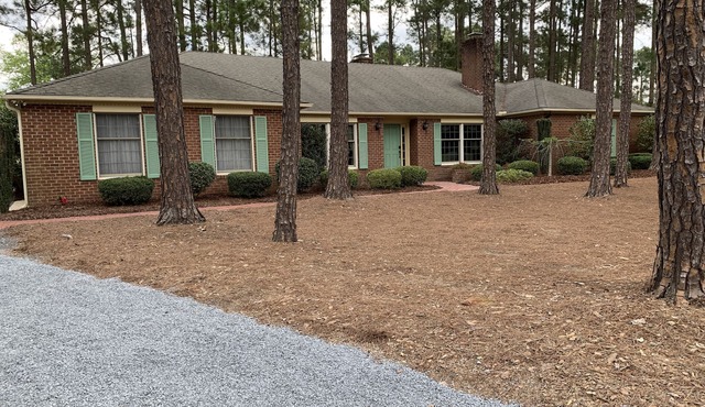 Golf-front Hole #15 Foxfire; 7 miles to Pinehurst. Sleeps 10